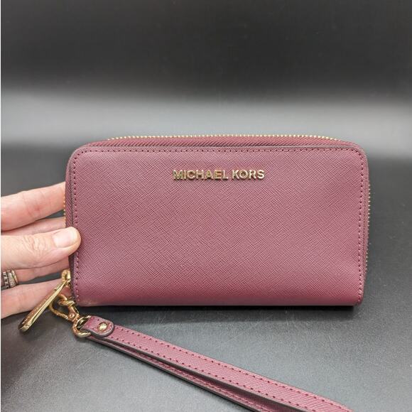 Michael Kors wallet Womens Wristlet Large Flat MF Phone Case Jet Set Merlot - Picture 1 of 9